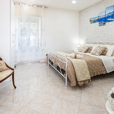 Bed & Breakfast Vesuvian Stone