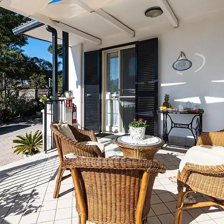 Vesuvian Stone לינה וארוחת בוקר