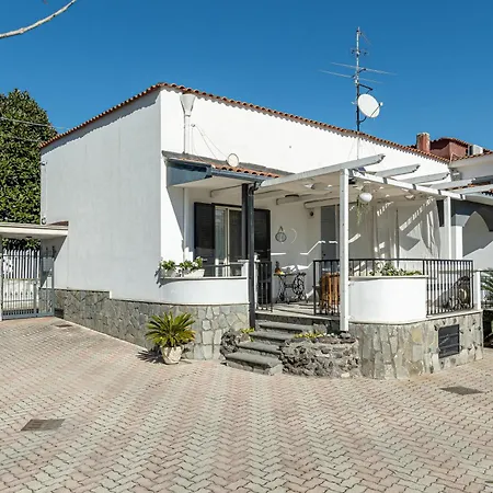 לינה וארוחת בוקר Vesuvian Stone 4*