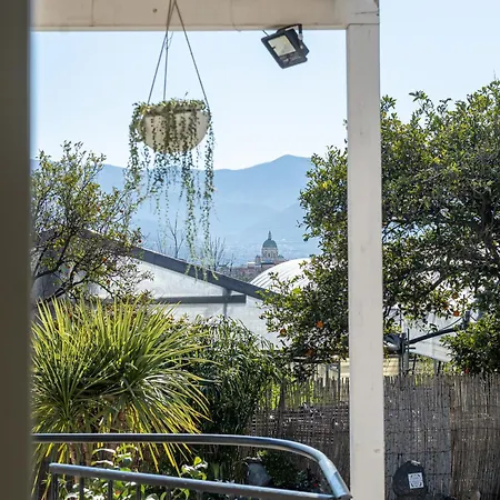 לינה וארוחת בוקר Vesuvian Stone 4*