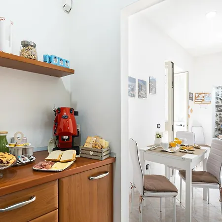 Vesuvian Stone פומפיי