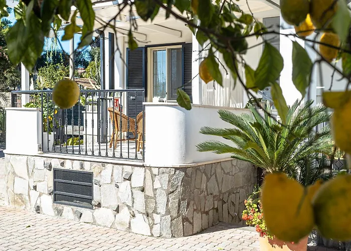 Vesuvian Stone Couette-café Pompéi