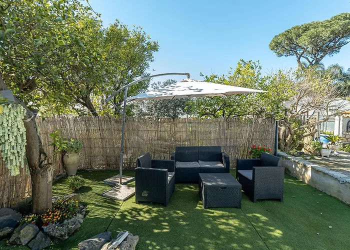 Vesuvian Stone Couette-café 4*