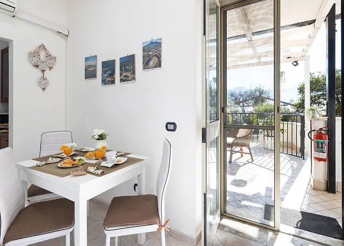 Vesuvian Stone Couette-café Pompéi